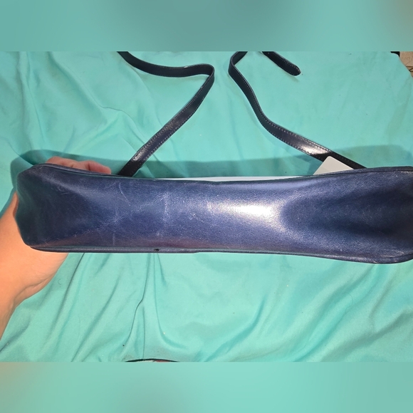 Salvatore Ferragamo Blue and White Shoulder Bag with Luxurious Design - Picture 8 of 10